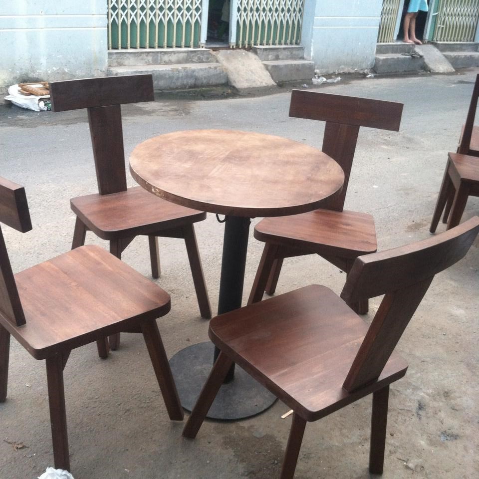 Ghế gỗ cafe có thiết kế dự lưng hình chữ T độc đáo